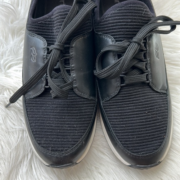Like new Nurture black leather comfort sneakers - Picture 4 of 12